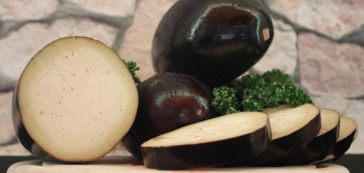 French-style eggplant in the oven: recipe for the perfect appetizer in 15 minutes