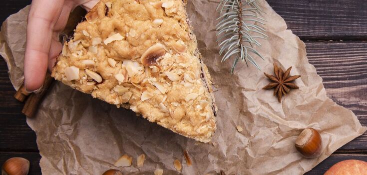 Grated pie with plum jam: it will turn out like grandma's