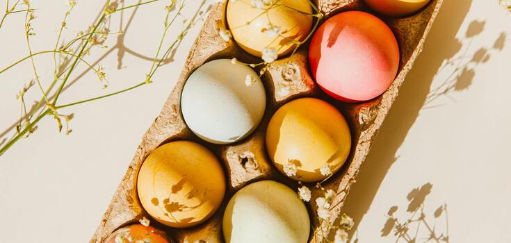 How to dye eggs with turmeric