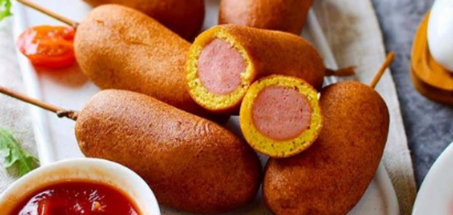 Corn dogs instead of kebabs: a simple idea for a picnic