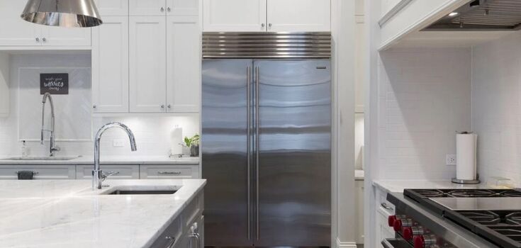 How to clean scotch tape or sticker marks on the refrigerator: top 5 ways