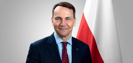 'Let him guess': Sikorski suggests keeping Putin in constant suspense