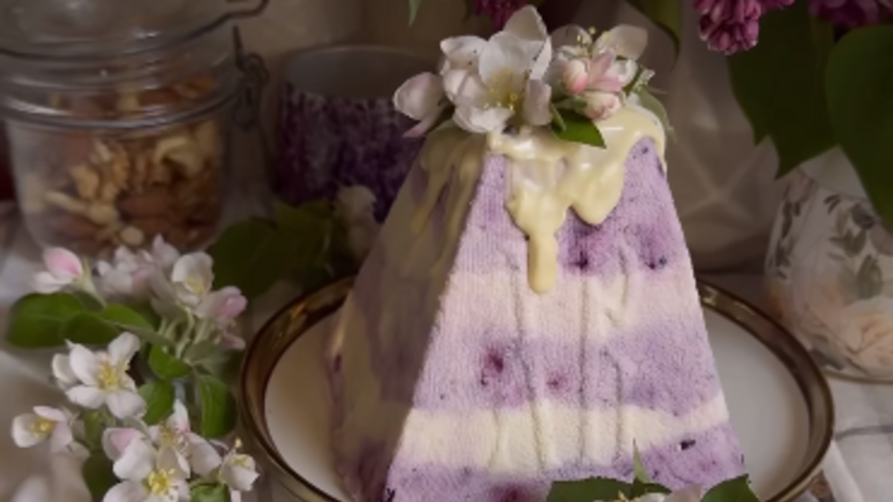 Curd custard berry and lemon Easter cake: how to make a delicious dessert for Easter