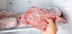 How to defrost meat in 10 minutes: sharing a simple life hack