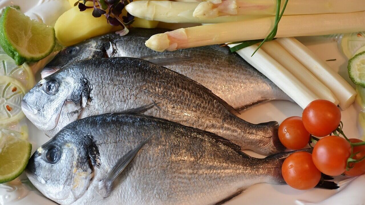 How to choose fresh fish in the summer to avoid poisoning: we tell you what to look for