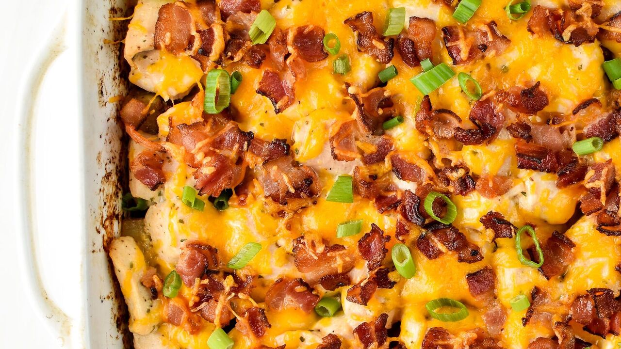Better than mashed potatoes: how to cook delicious potatoes with chicken and cheese in the oven