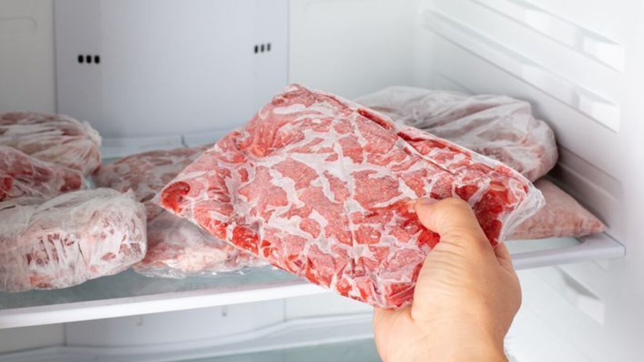 How to defrost meat in 10 minutes: sharing a simple life hack