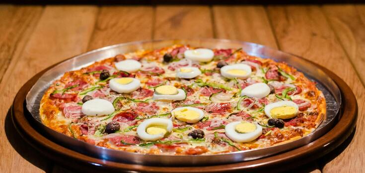 Quick pizza and homemade sauce: everything you need for an Italian dinner