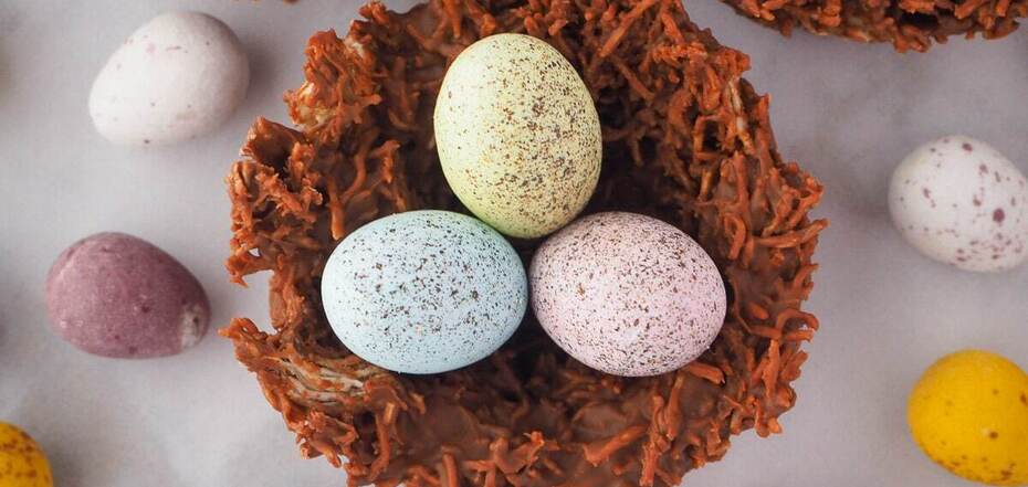 Wielkanocne ciasteczka 'ptasie gniazda': wykonane za pomocą wyciskarki do czosnku