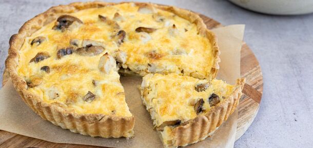Chicken, mushrooms and very simple dough: how to make a hearty quiche for lunch