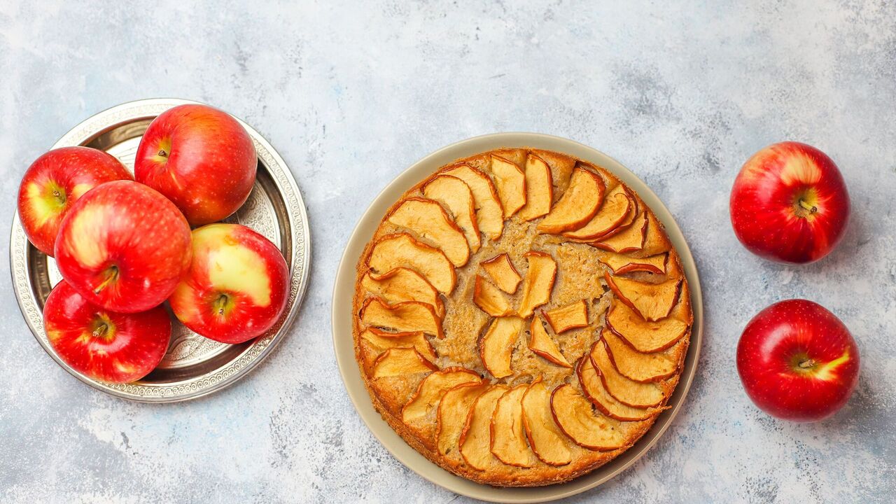 Not pies: what to make with apples and puff pastry for tea in 15 minutes