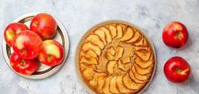 Not pies: what to make with apples and puff pastry for tea in 15 minutes