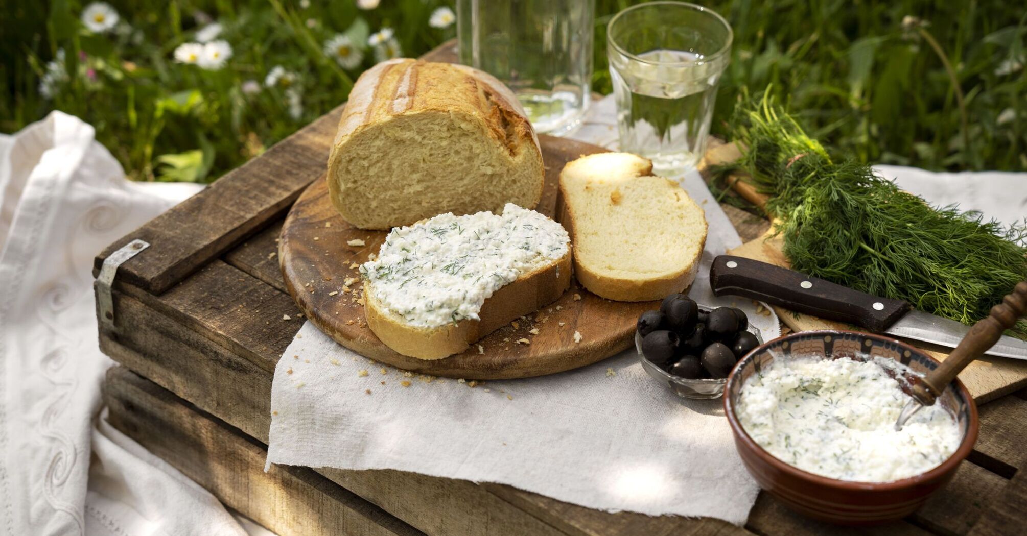 Homemade herb butter: perfect for spring sandwiches