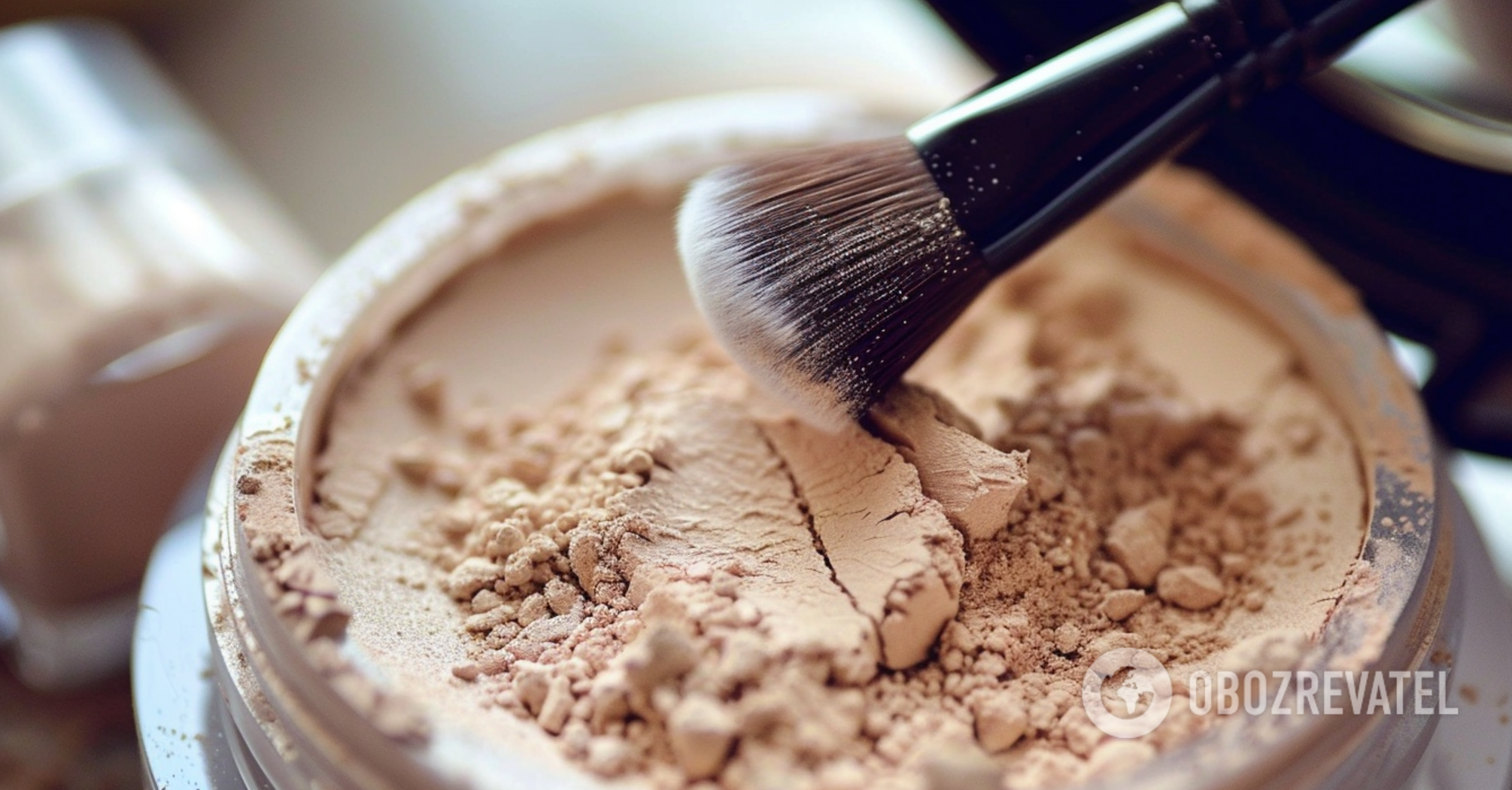 Forget creases under the eyes: the ingenious way to apply powder