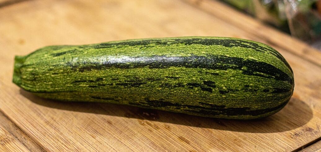 Quick zucchini spread with melted cheese: perfect for bread and croutons