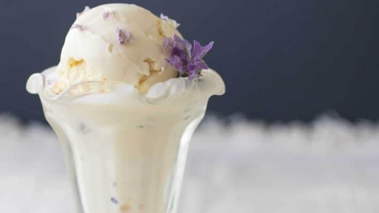 Homemade lavender ice cream: saves in the summer heat