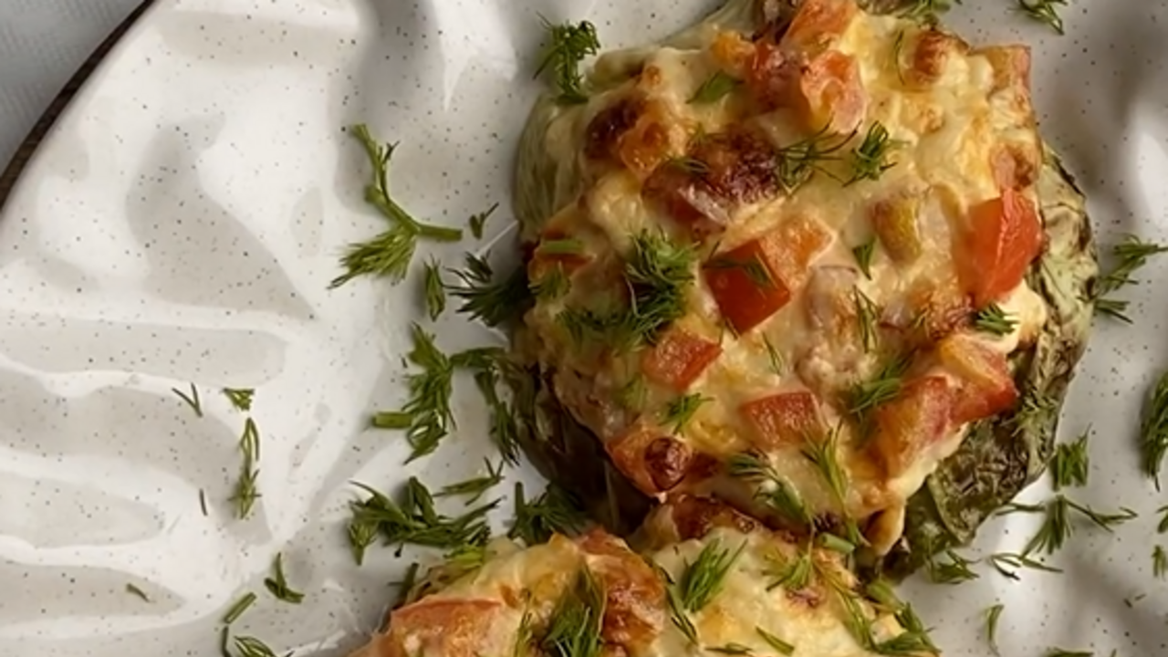 How to cook young cabbage deliciously: a complete hearty dish
