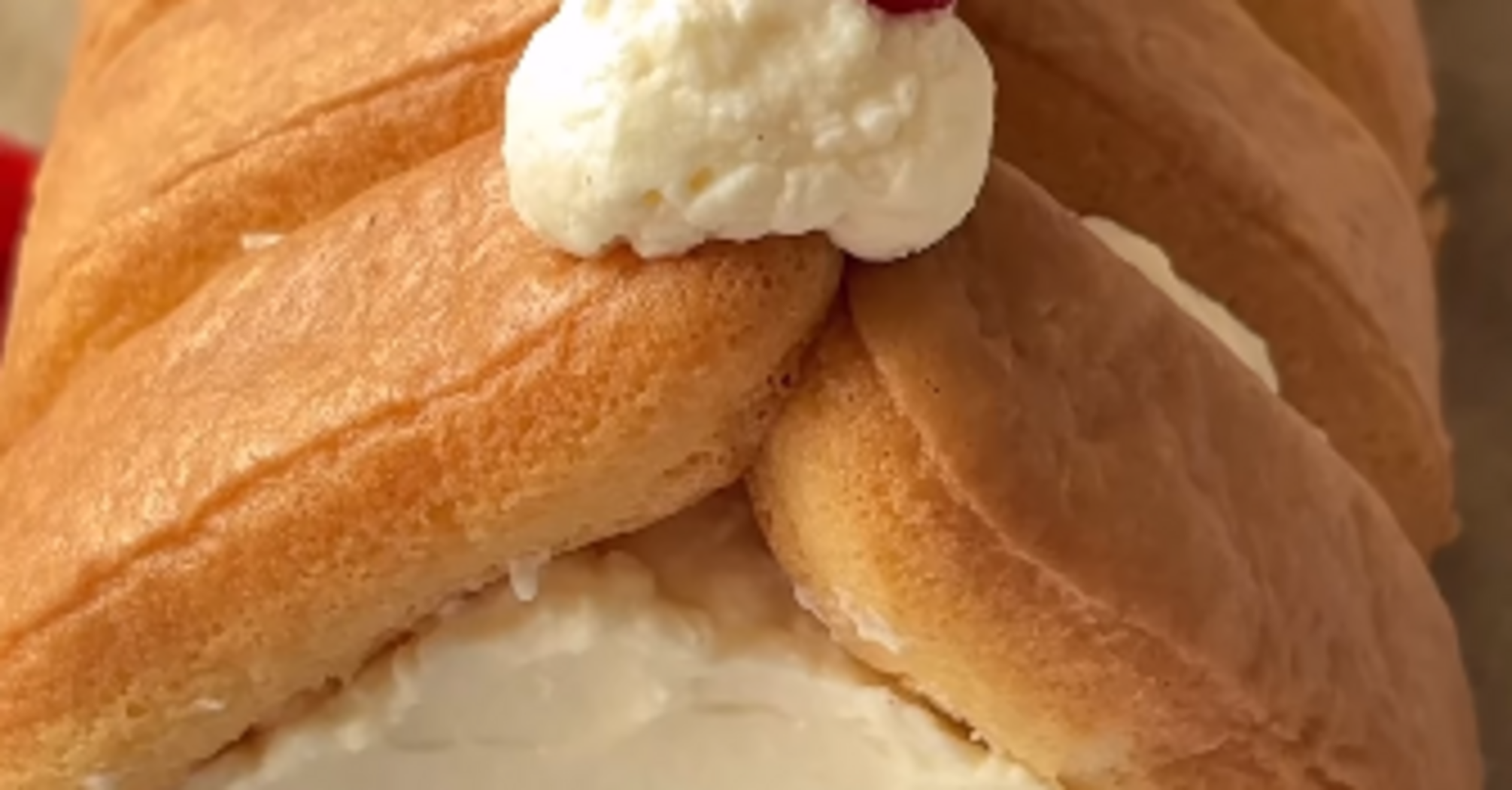 Tiramisu roll with berries: how to cook a familiar dessert in a new way