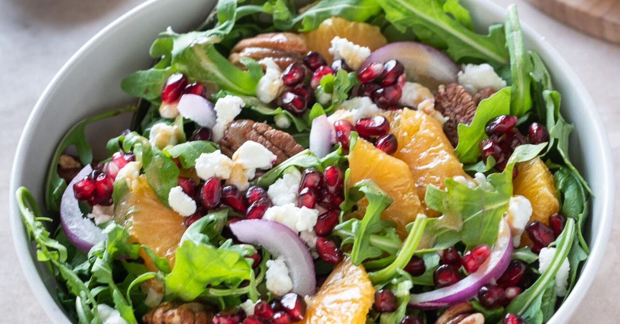 What delicious salad to prepare with pomegranate: no mayonnaise needed