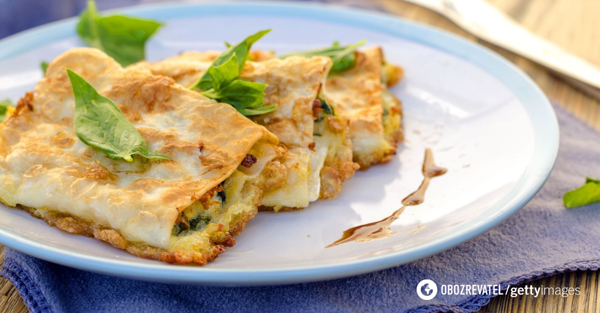 Simple pita bread and cheese pie: how to cook quickly