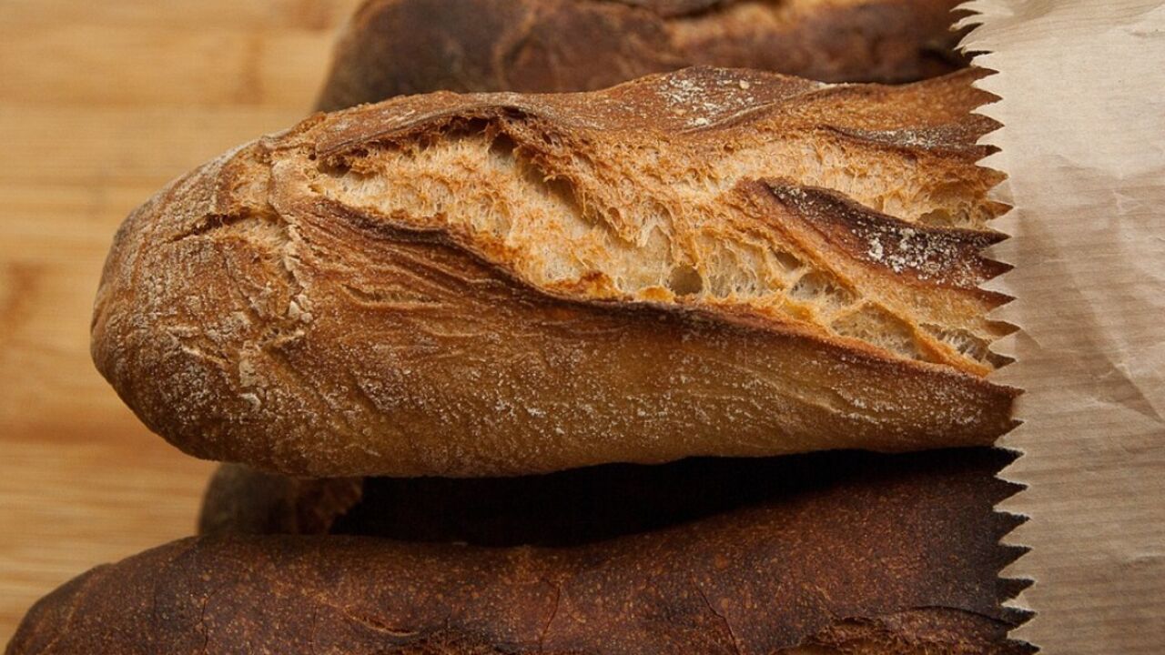 What to prepare with slightly dried baguette: a quick appetizer in 10 minutes