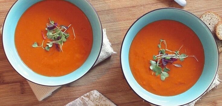 When you are tired of salads: how to prepare cream soup with baked tomatoes and peppers