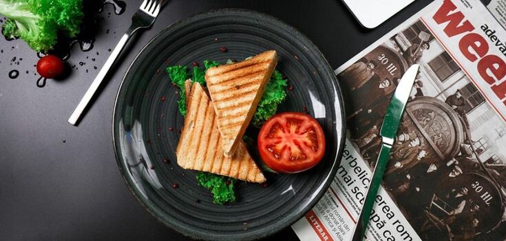 Hot sandwiches in the oven in 15 minutes: pizza-like toppings