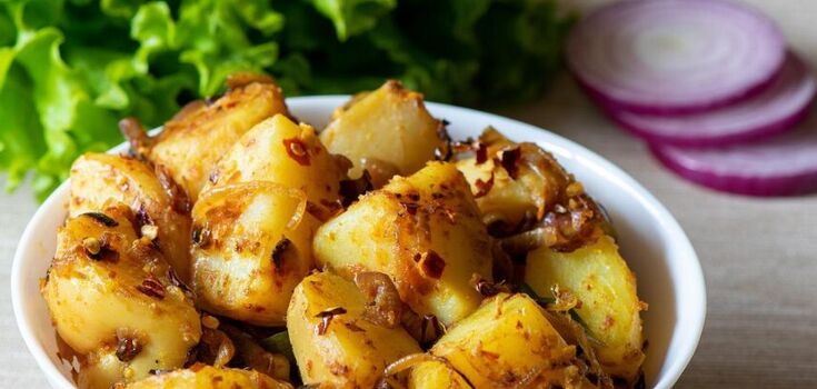 How to bake potatoes deliciously in 5 minutes: a hearty dish without an oven