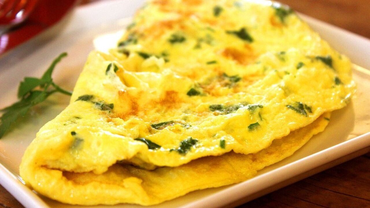 Fluffy and tall omelet like in kindergarten: what to add and where to cook
