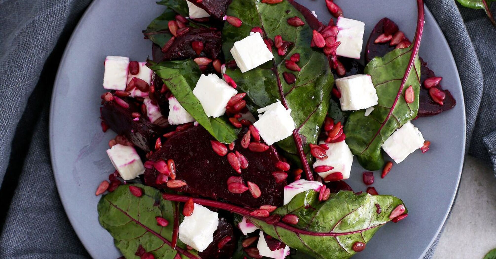 Salad with beets and cheese Dorblu: for those who are not afraid to experiment with flavors