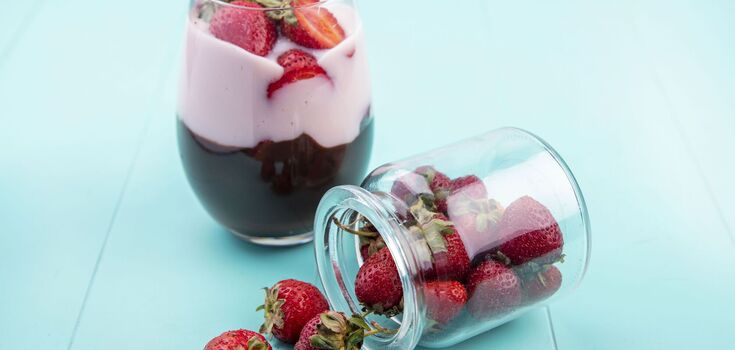 The most delicious strawberry dessert: preparing a summer delight in a glass