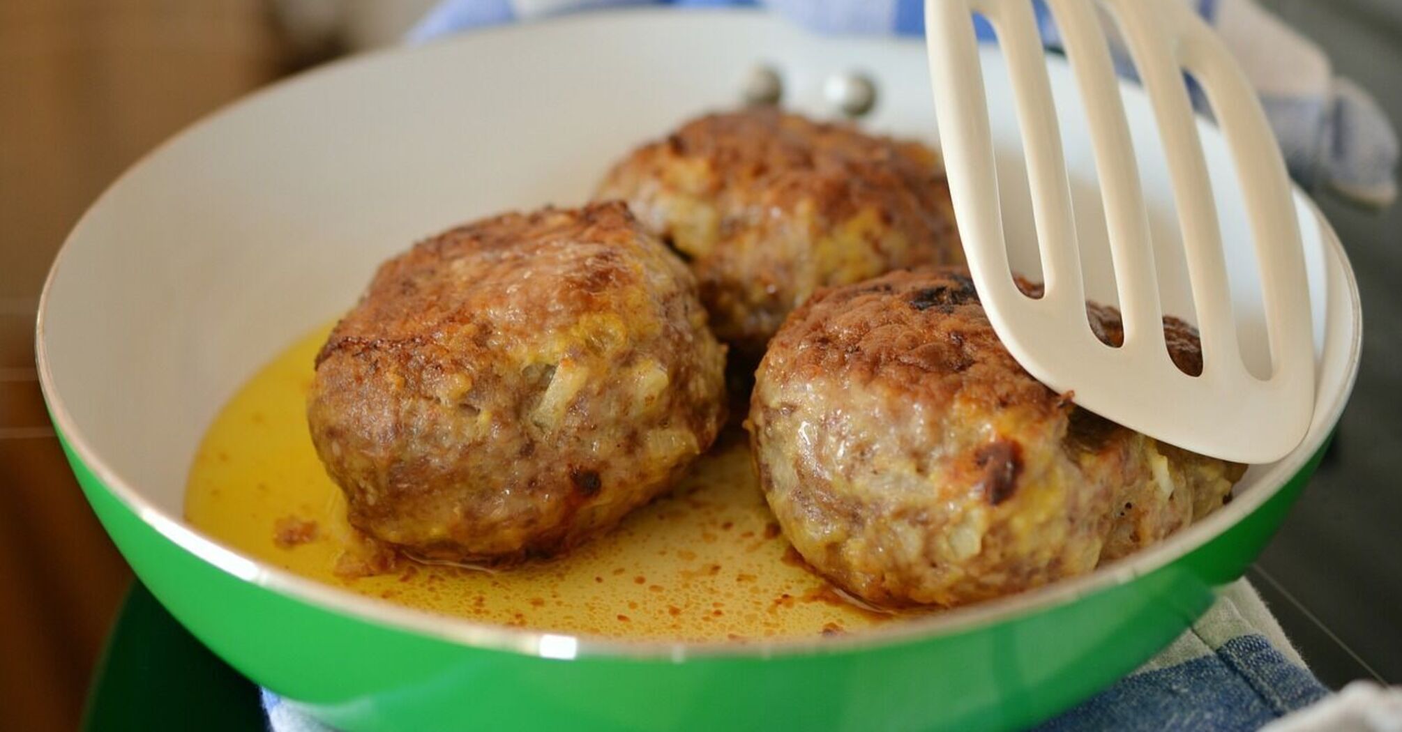 Secrets of cooking cutlets without eggs