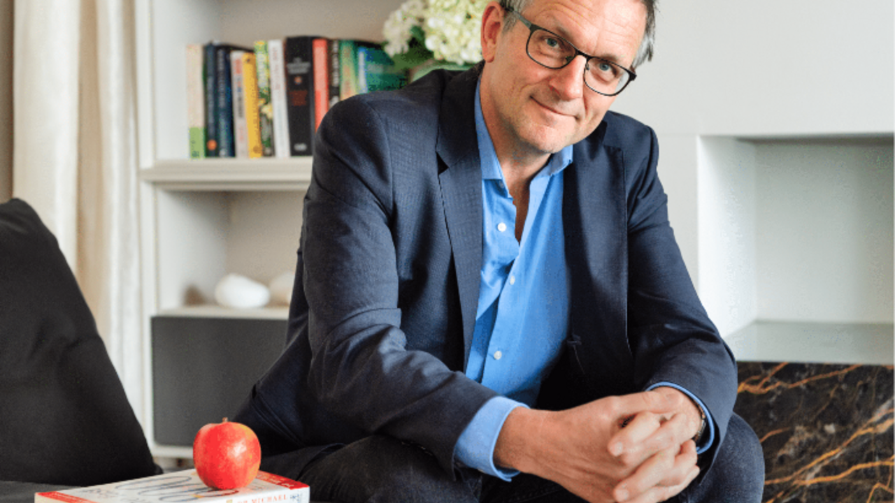 The body of one of the most famous British presenters was found on an island in Greece: who is Michael Mosley. Photo.