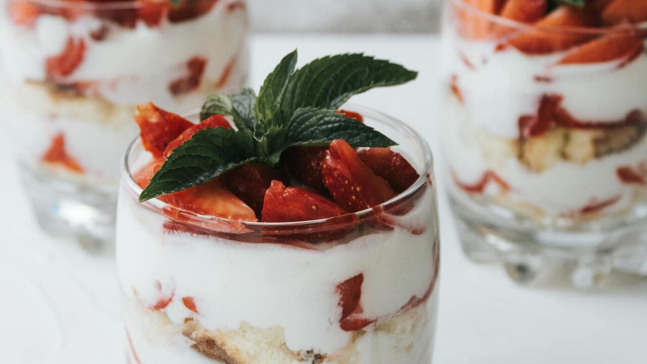 Curd and berry dessert: a real summer delight in a glass