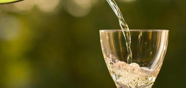 How not to store wine in any case: you will simply spoil the drink