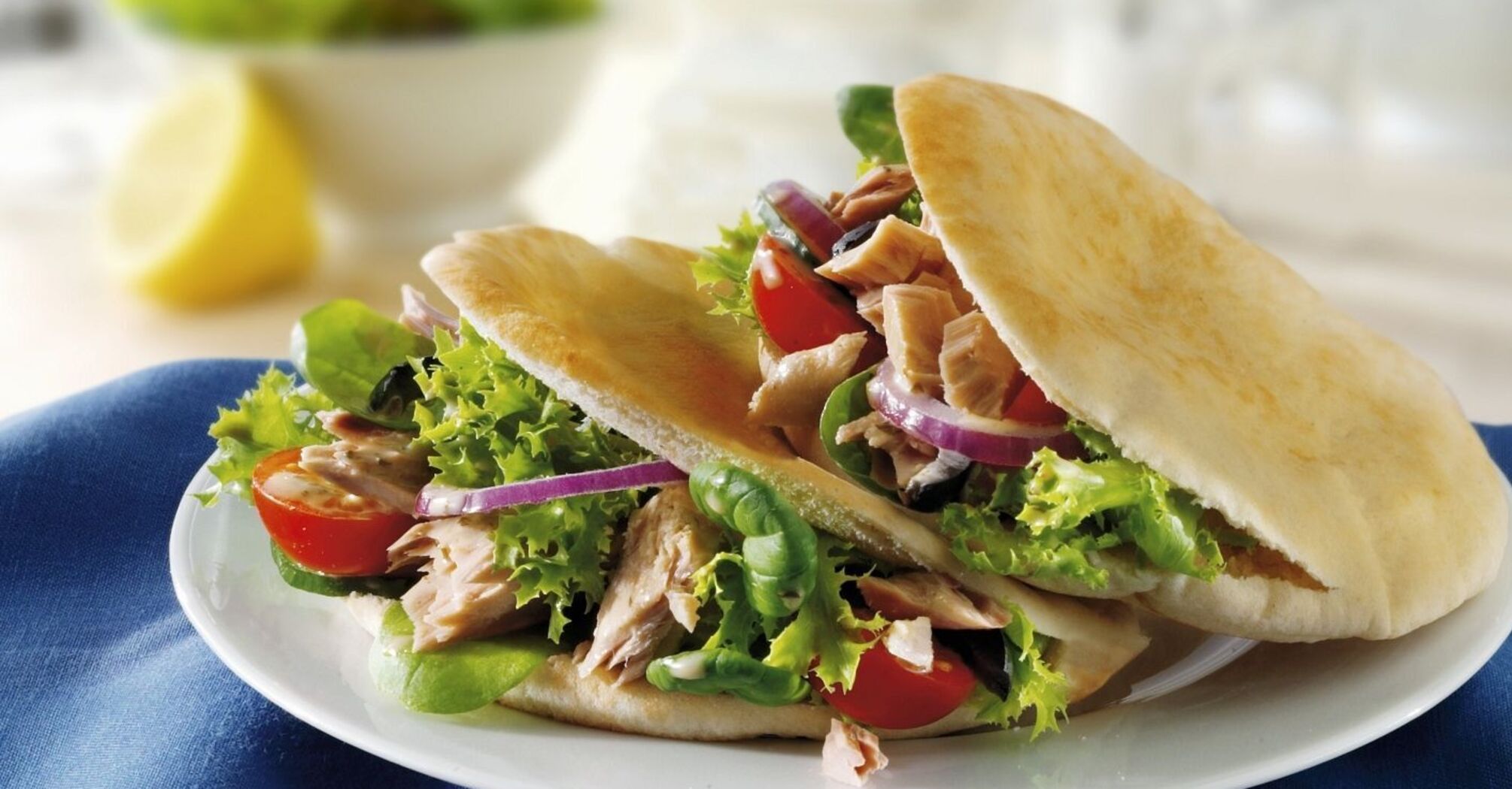 Pita bread with cream cheese, tuna and pickled onions: how to make a budget and basic appetizer