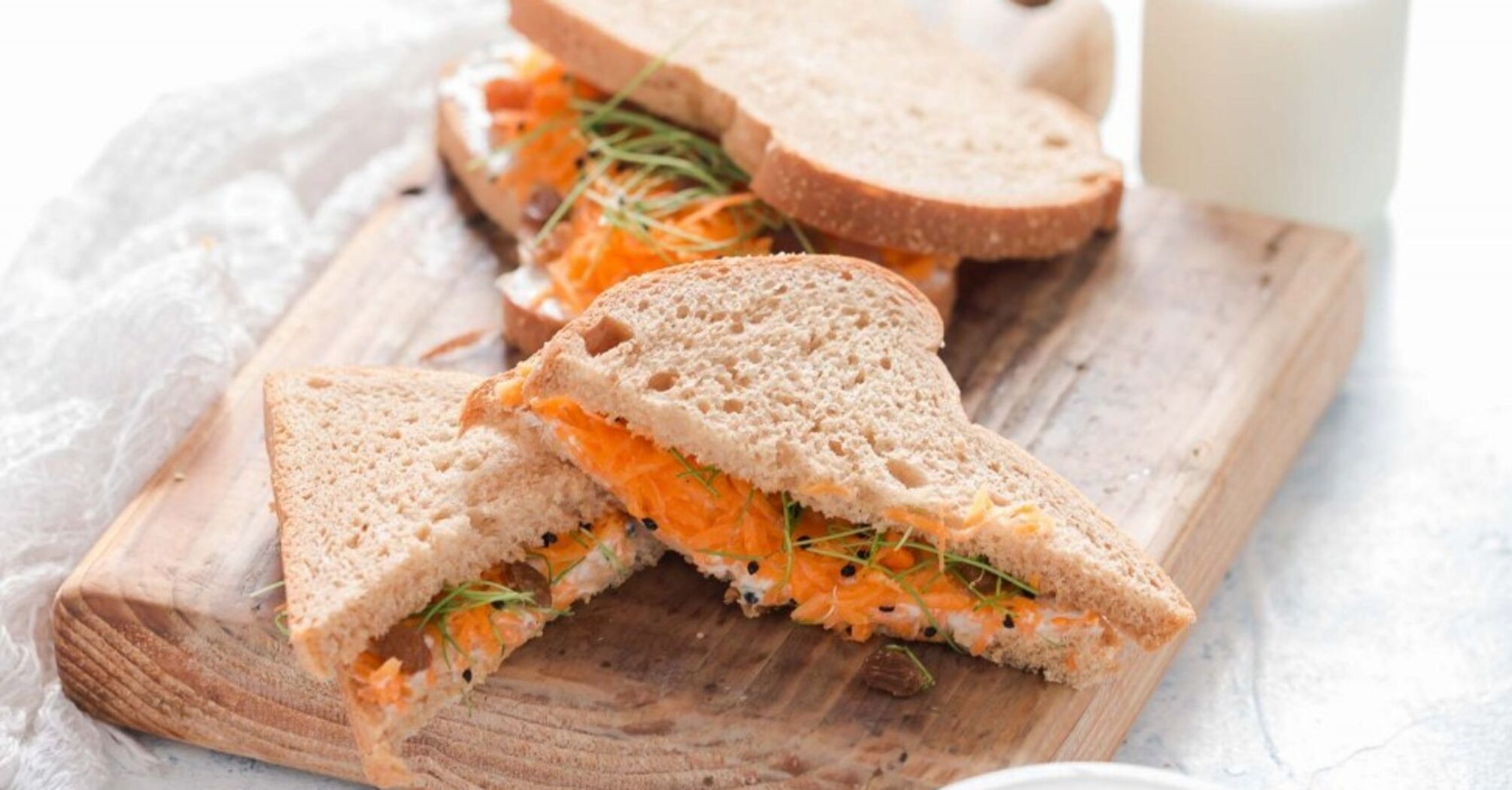 Quick sandwiches with carrots and cheese: a recipe for a budget spread