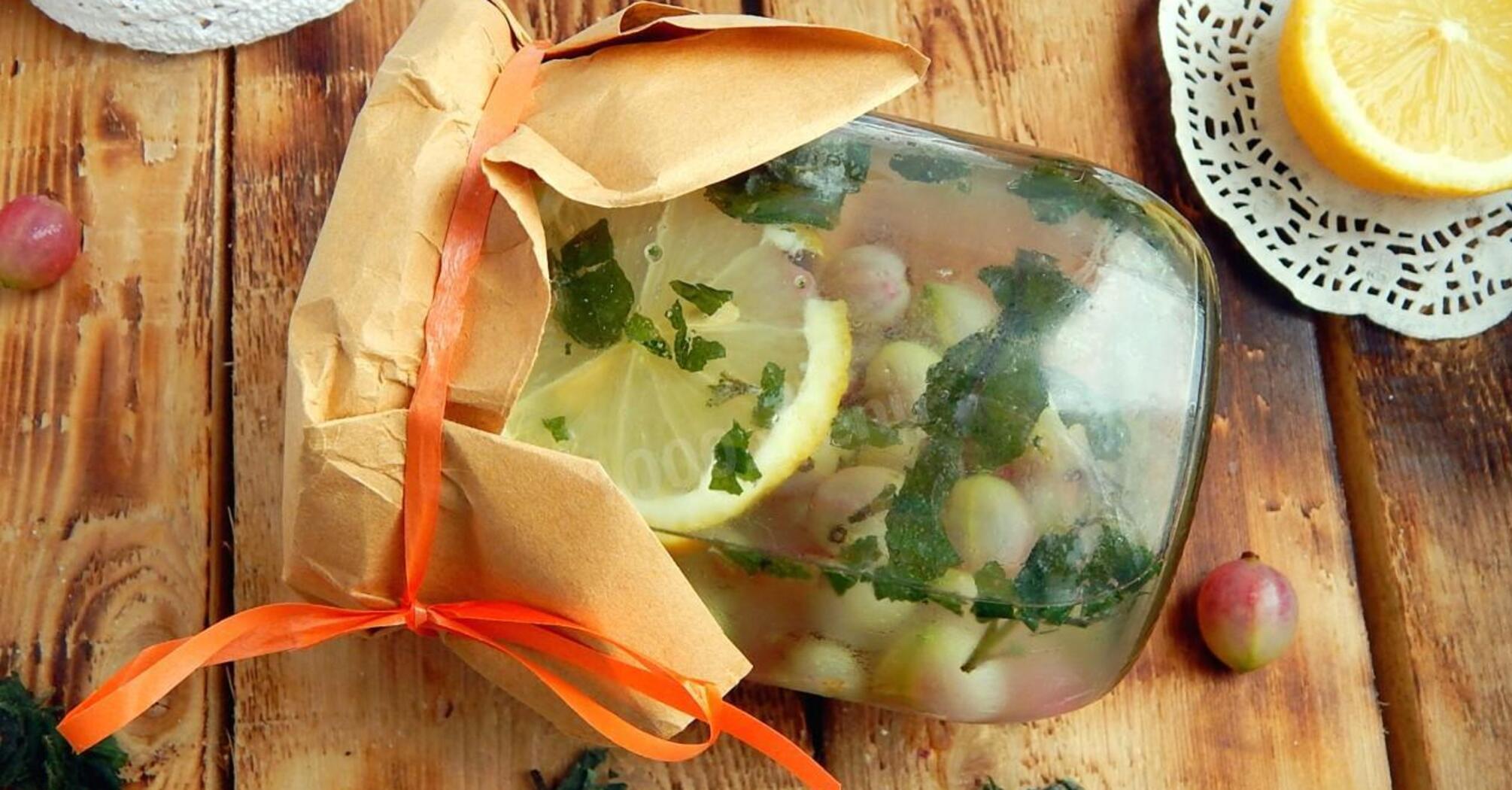 Canned gooseberry mojito with orange and mint: tastier and healthier than compote