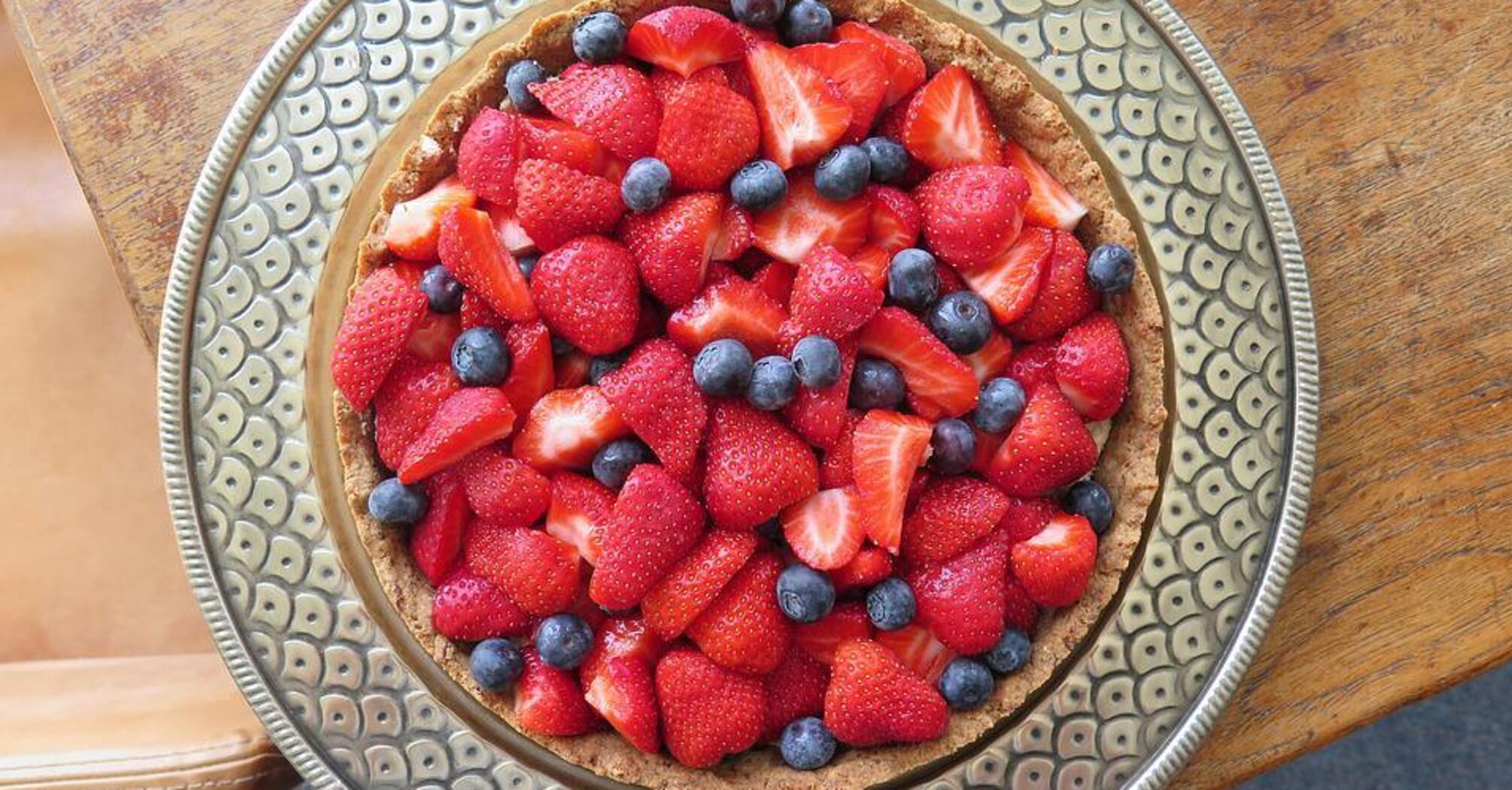 What to make from strawberries: an idea for an elementary dessert for tea