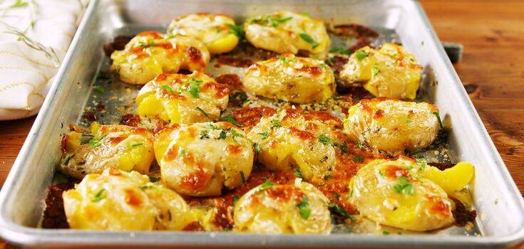 Baked new potatoes: we tell you how to cook them correctly