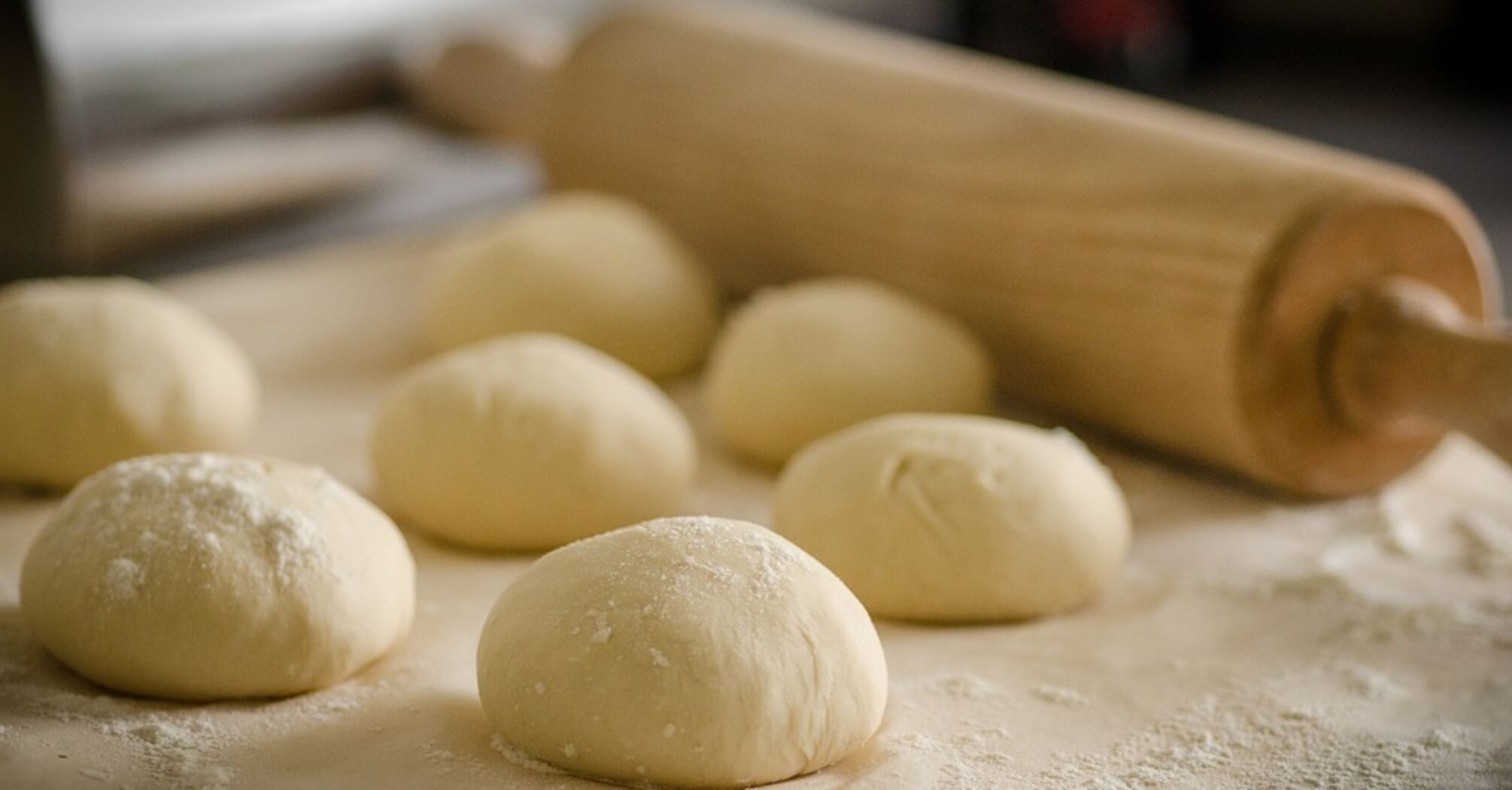 Strawberry pies in a pan: what to add to the dough to make it fluffy