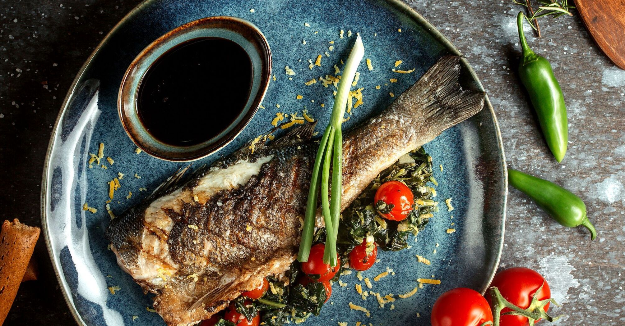 How to bake fish deliciously so that it is healthy: we share a simple recipe