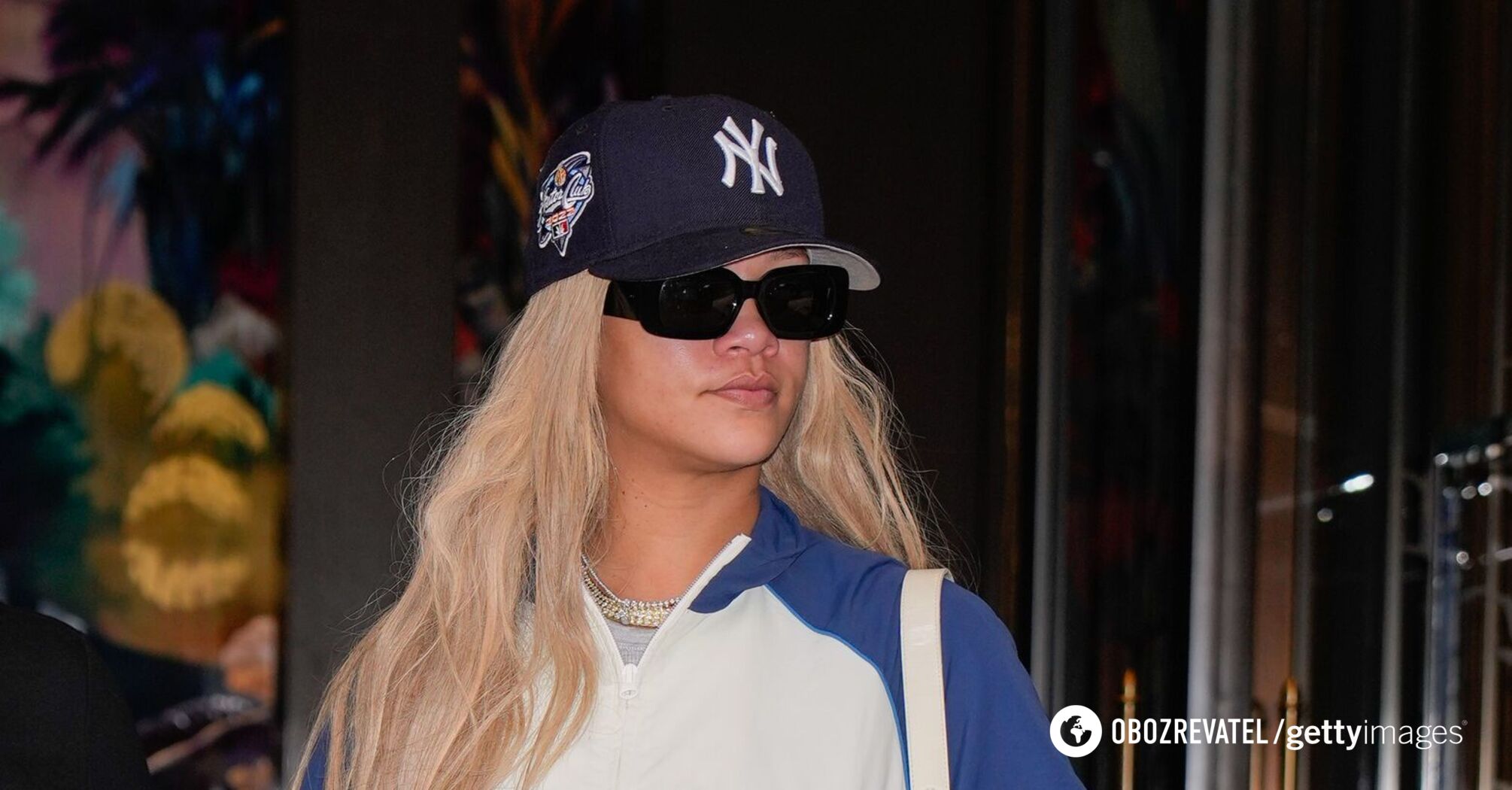 Blond loki i krótka fryzura: jak wygląda Rihanna bez peruki. Zdjęcie
