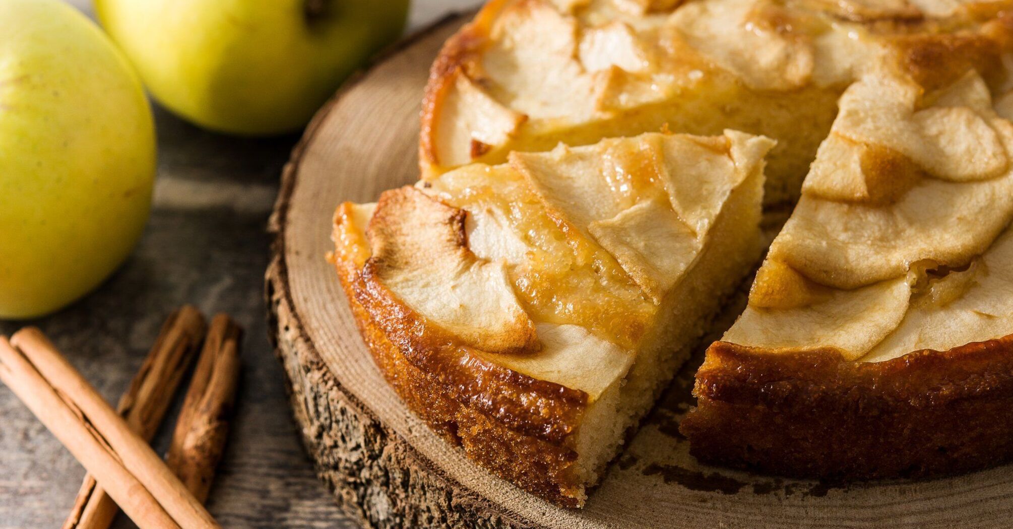 Apple pie for tea: recipe for a budget homemade pastry