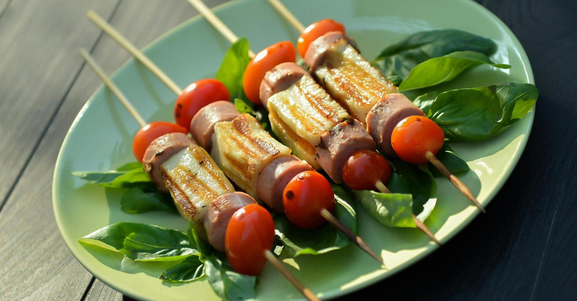 Cheese kebab: how to diversify the picnic menu