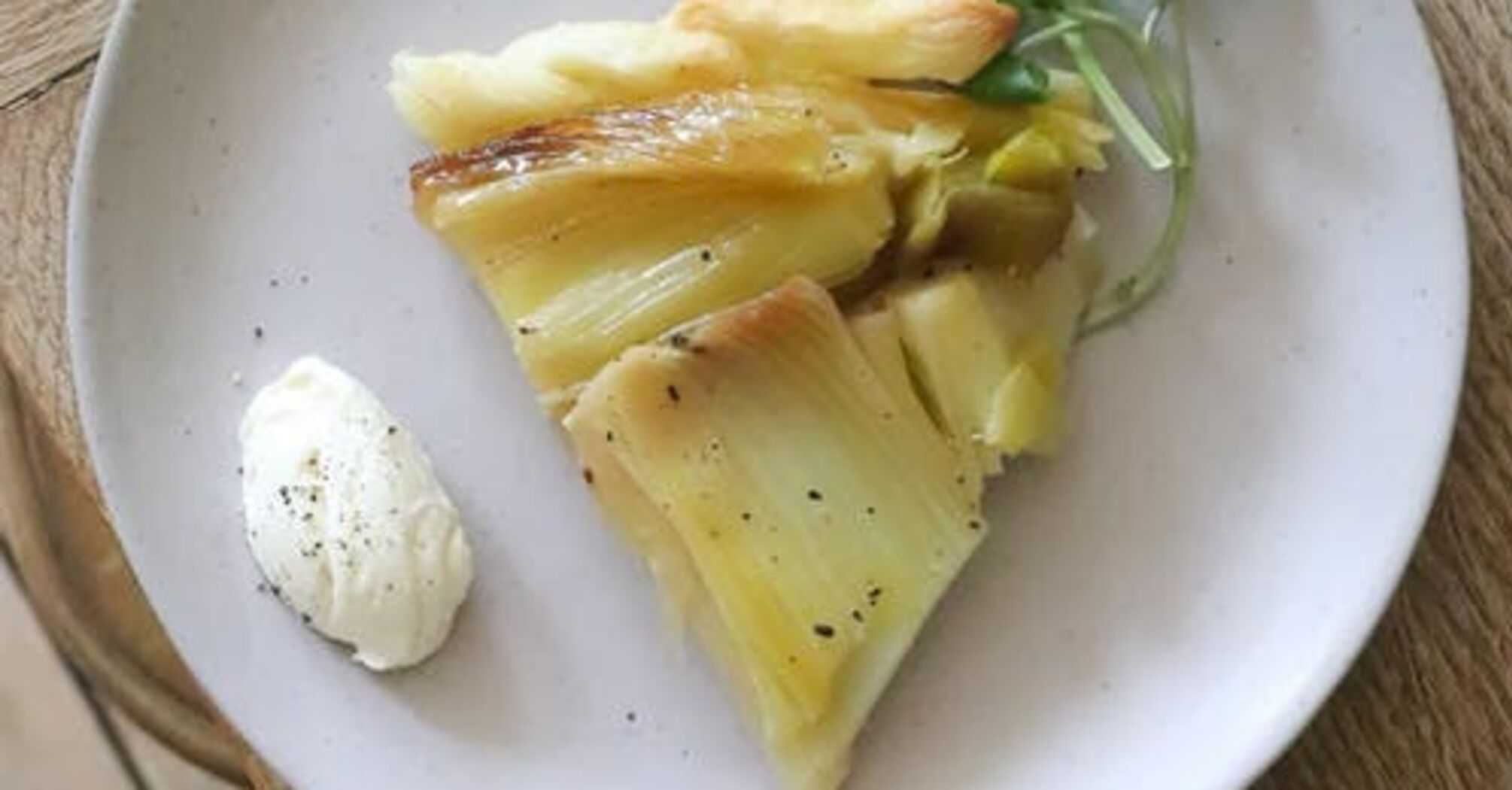 Rhubarb pie: how to make the filling sweet and soft