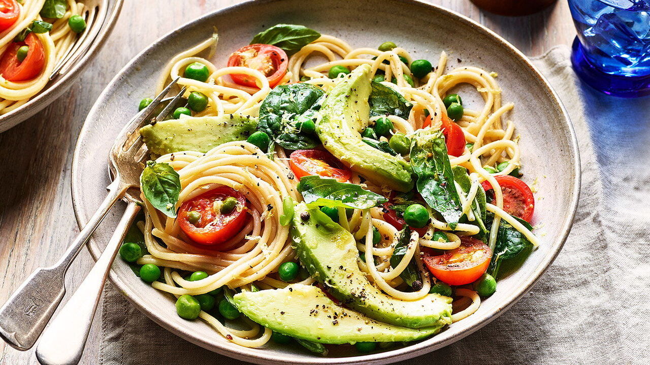 How to make delicious pasta for dinner: you do not even need meat