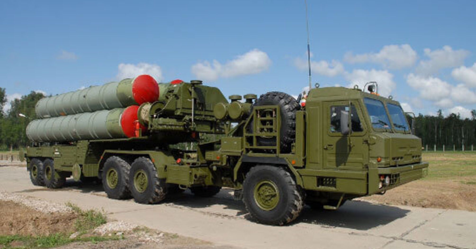 Explosions heard throughout the occupied Crimea at night: famous Russian S-400 Triumph system could have been hit. Video