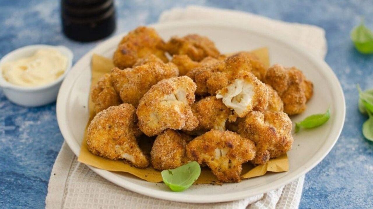How to bake cauliflower in breading: crispy and without specific odor