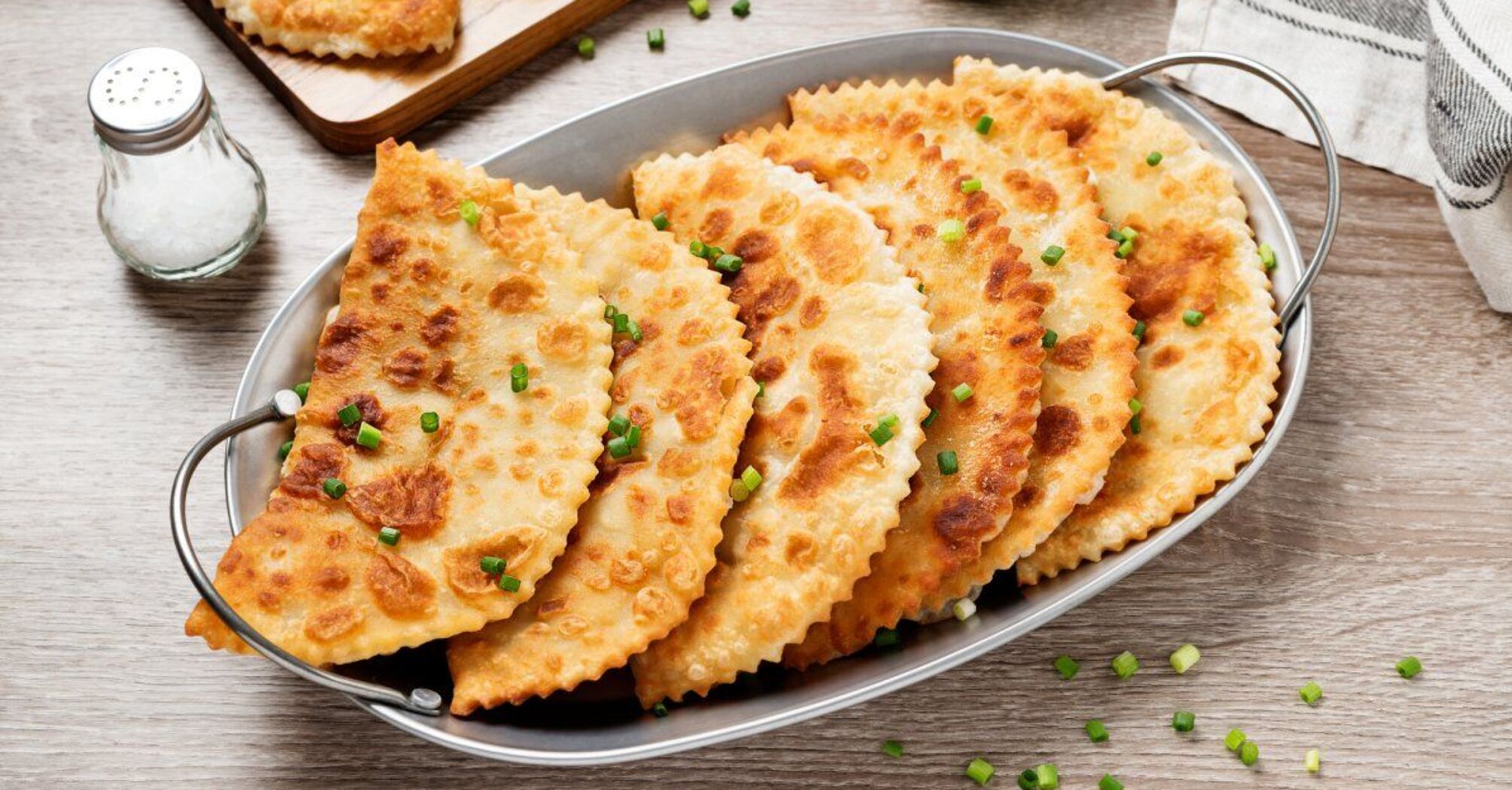Crispy pasties "4 cheeses": a recipe for a delicious dish from Hector Jimenez-Bravo
